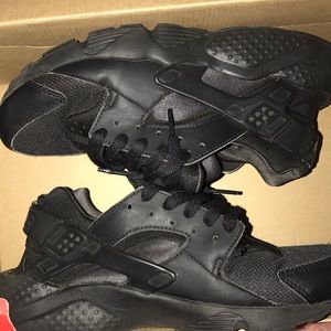 Black Nike Huarache